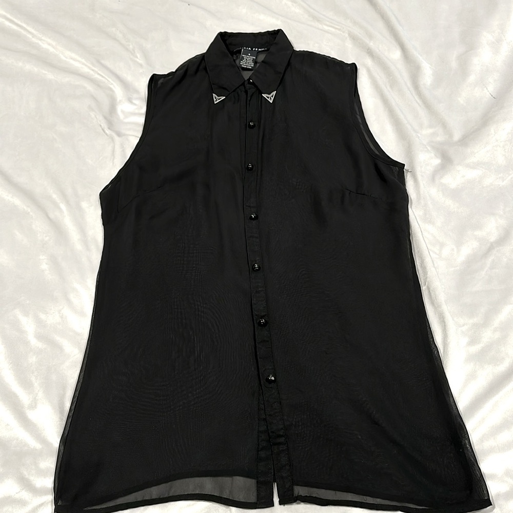 Black top with collar